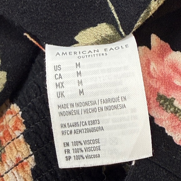 American Eagle Eagle black and rose floral crop top - Picture 14 of 16